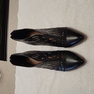 Nine West Black Leather Bootie sz 7.5